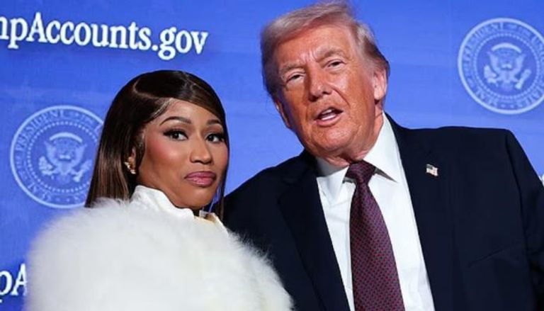 فيديو في أحضان ترامب؟ شائعة تهز البيت الأبيض وتفجر عاصفة حول نيكي ميناج